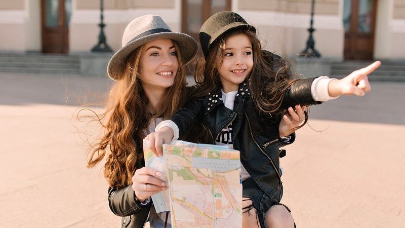 Mic ghid pentru plimbari inteligente prin oras: Ce sa-i arati copilului si de ce